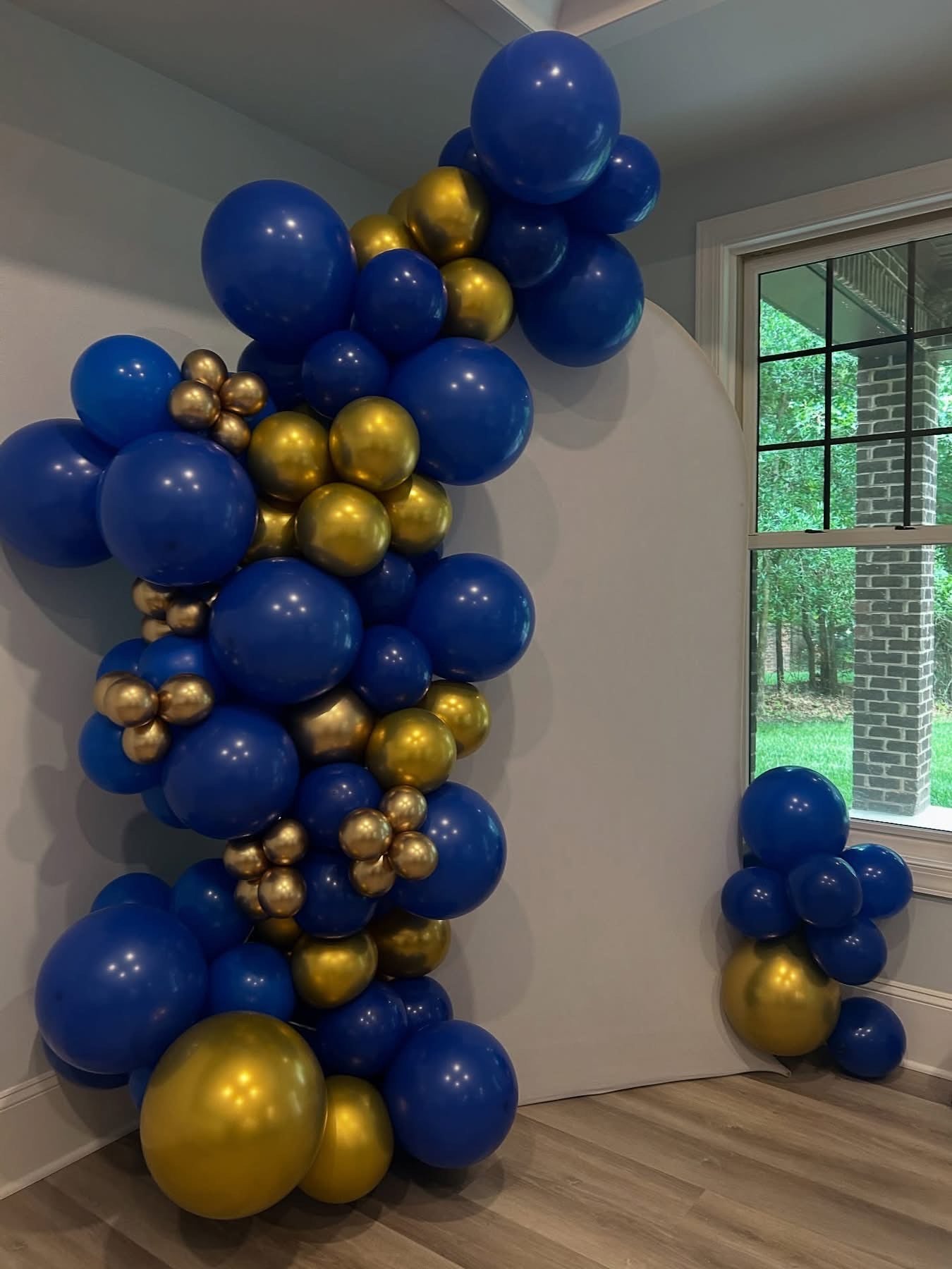 Your Choice of Single Balloon Frame with 15 Feet of Balloons